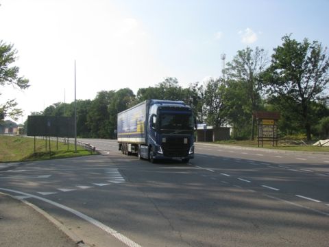 На території Львівщини обмежили рух вантажівок у напрямку Ужгорода
