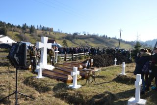 перепоховання останків військових Першої світової війни у селі Нижня Рожанка (фото: КП "Доля")