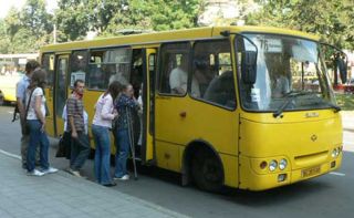 Бюджет міста отримує лише 20 гривень у день із одного автобуса