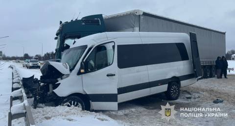 Одна загибла та п'ятеро травмованих внаслідок ДТП на Львівщині