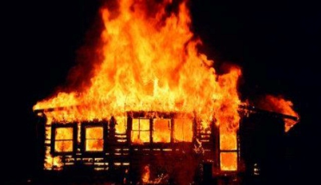На Львівщині згоріли житловий будинок та господарська будівля