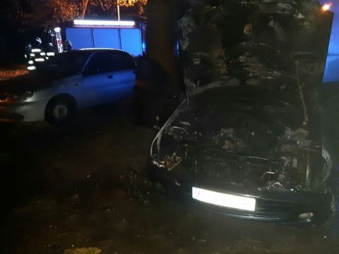 У Львові згоріла автівка Мercedes