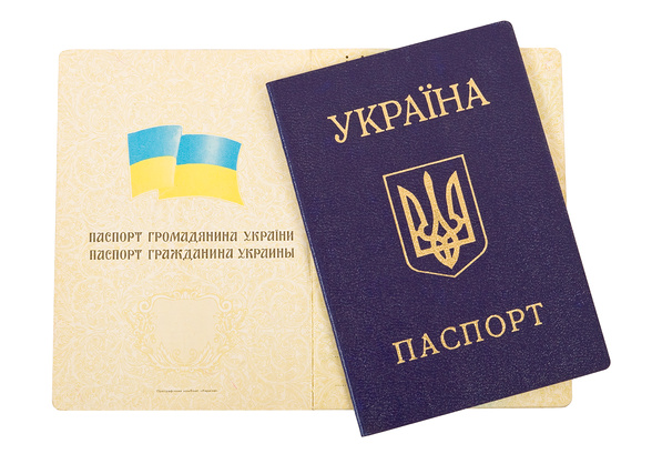 Львівські міграційні підрозділи відтепер вдруковуватимуть персональні дані в українські паспорти
