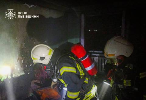 У Стрию через пожежу у квартирі чоловік потрапив до лікарні