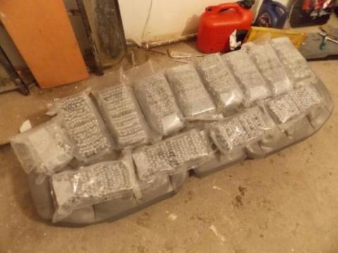 На Закарпатті прикордонники вилучили 13 пакунків з наркотиками