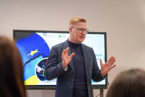 Керівник департаменту економічної політики ЛОВА у вересні отримав понад 40 тисяч відпускних