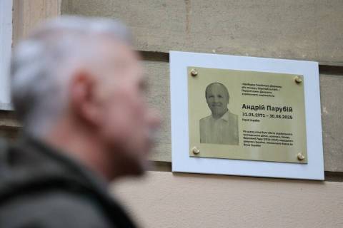 Суд продовжив арешт для підозрюваного у вбивстві Андрія Парубія