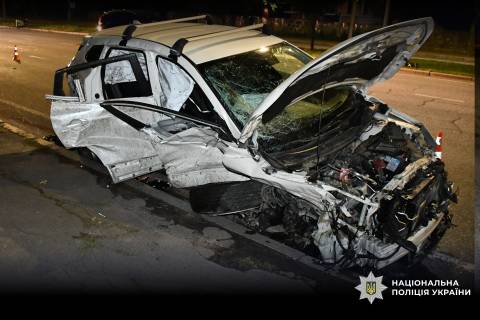 У Львові зіткнулись Nissan та Tesla: двоє людей потрапили до лікарні