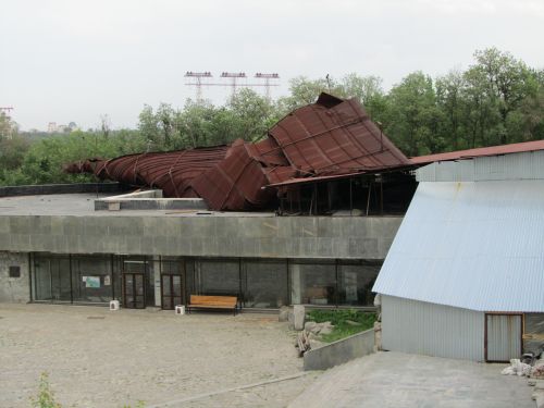 В Перемишлянському районі вітер зруйнував покрівлі на 10-х будинках