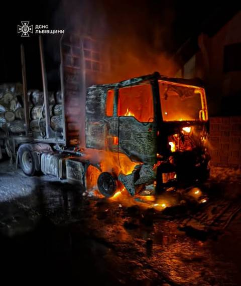 На Самбірщині згоріла вантажівка