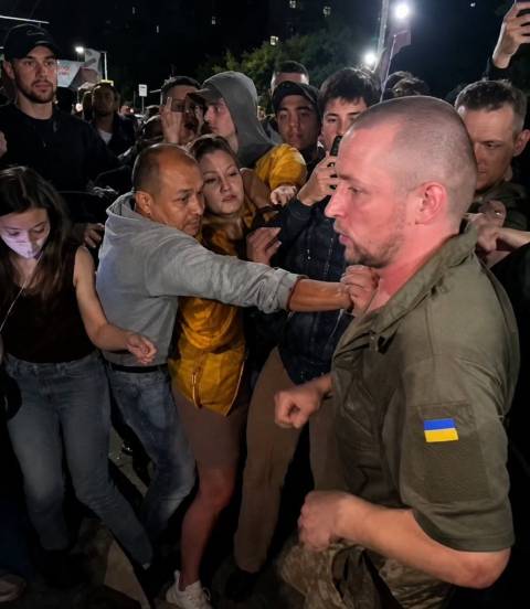 Масові заворушення та перекинуте авто ТЦК на Сихові: правоохоронці відкрили кримінальне провадження