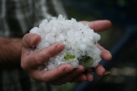 Львівщину попереджають про сильні дощі та град