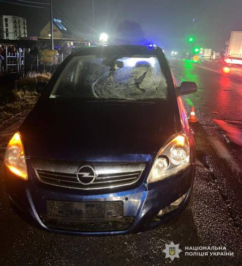 Поблизу Львова у ДТП легковиком та вантажівкою загинула пішохідка