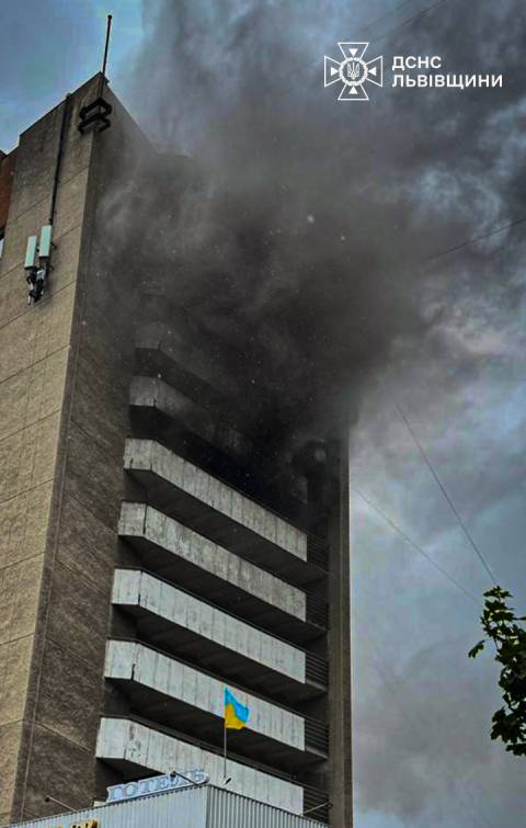 Шестеро людей потрапили до лікарні через пожежі у готелі Власта