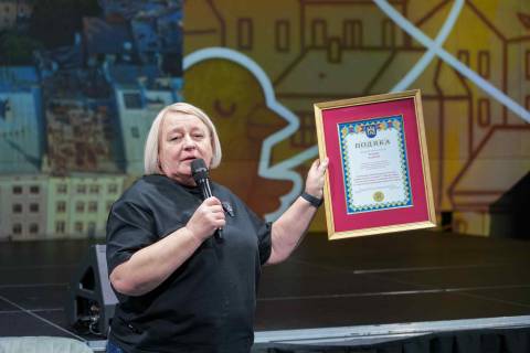 Садовий у жовтні преміював свою заступницю з гуманітарних питань на 26 тисяч гривень