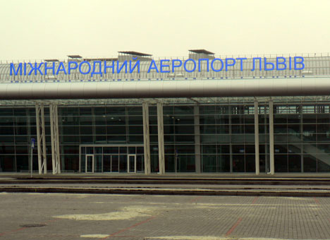 Кількість рейсів та пасажиропотік Львівського аеропорту продовжують зростати