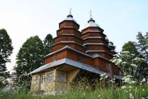 На Львівщині зайнялася дерев'яна церква
