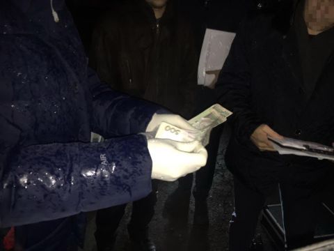 Дільничного інспектора поліції у Львові спіймали на хабарі у 5000 гривень