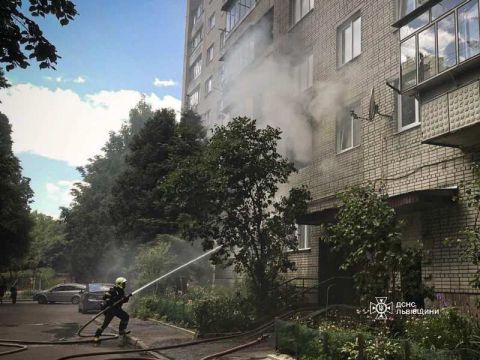 У Львові чоловік з опіками потрапив до лікарні через пожежу в багатоповерхівці