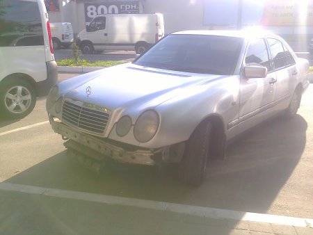У Львові затримали Mercedes без номерного знаку та з камуфляжем у багажнику
