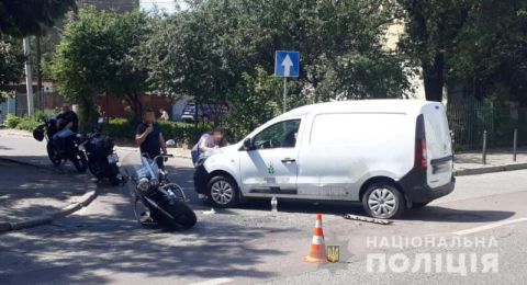 У Львові в ДТП постраждали водій та пасажирка мотоциклу