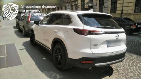 На Пекарській торік зафіксували майже п'ять тисяч порушень правил паркування