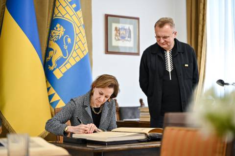Мер Львова у травні витратив майже 40 тисяч на відрядження