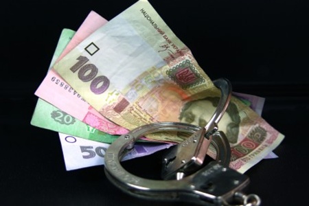 На Львівщині впіймали прикордонника, який отримав 400 доларів хабаря