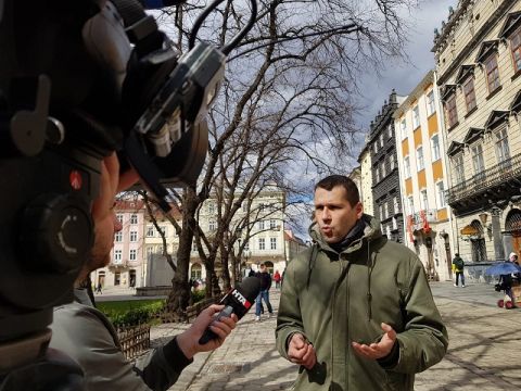 Це можна вважати інформаційною та політичною диверсією проти глядачів України – журналіст про закриття українських телеканалів