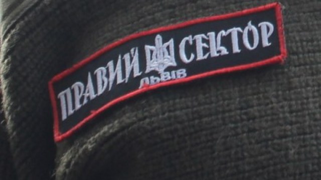 Праваки у Львові зірвали прес-конференцію захисників Монументу Слави