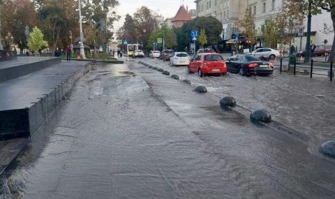 У Львові затопило проспект Свободи через порив водопровідної мережі