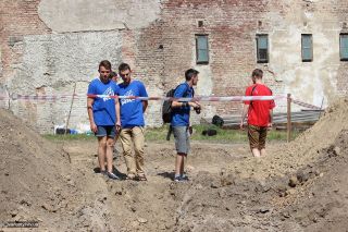 Аксакали та німці у синіх футболках