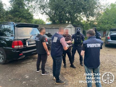 Керівника підрозділу патрульної поліції Львівщини викрили на вимаганні хабарів від підлеглих