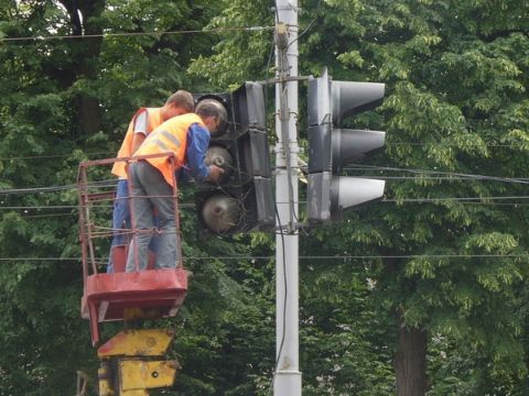 Львівавтодор винен за спожиту електроенергію майже 47 тисяч