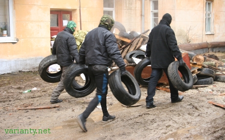 Сутички біля військової частини 4114