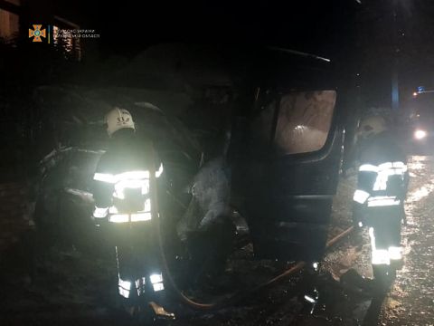 У Червонограді згоріла автівка Merсedes Sprinter