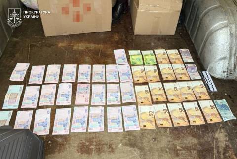 Мешканці Золочівської громади вимагали 13 тисяч доларів за переправлення ухилянта до Молдови