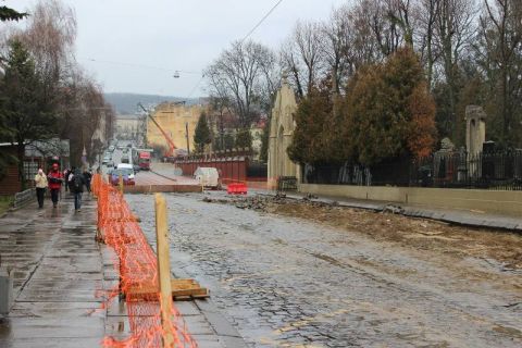 У Львові закрили для руху авто нову ділянку на вулиці Мечнікова