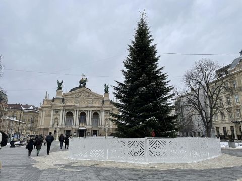 12 січня демонтують головну ялинку Львова