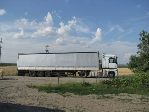 На Радехівщині зіткнулися дві вантажівки: є постраждалі