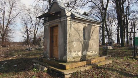 На Львівщині пошкодили 38 могил