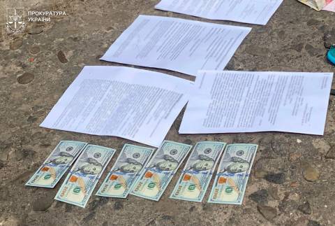 Медсестра лікарні на Львівщині вимагала хабар за встановлення групи інвалідності