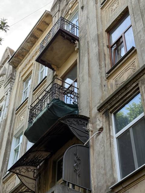 Суд зобов'язав власницю квартири відреставрувати аварійний балкон у пам’ятці архітектури