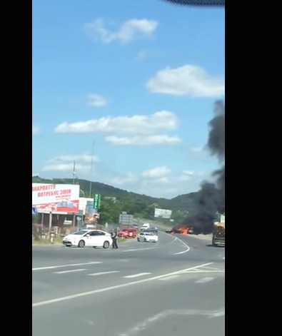 Автотраса Київ-Чоп перекрита на в'їзді в Мукачево через перестрілку