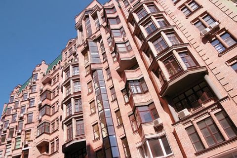 Львівська міськрада обдарувала працівників прокуратури квартирами у новобудовах