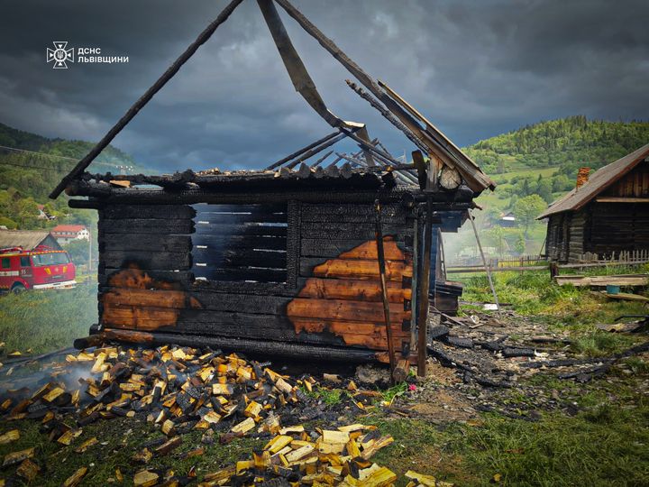 На Стрийщині вщент згоріла будівля