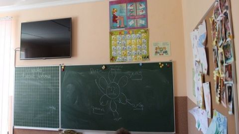 У школах Львівщини встановлять двері для безпечної евакуації дітей