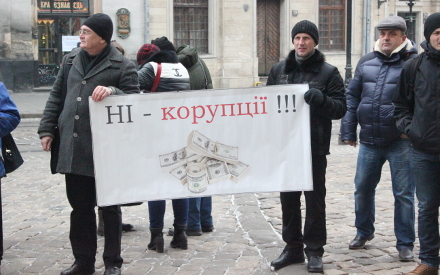 Львів'яни пікетували міськраду, протестуючи проти незаконних забудов