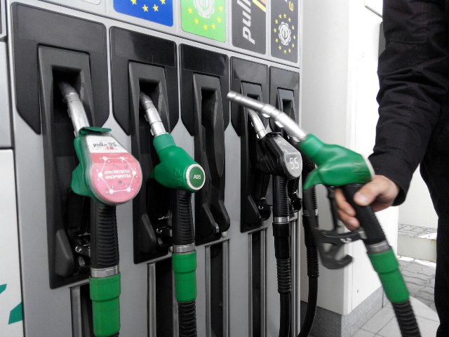 У жовтні на Львівщині зросли ціни на паливо та авто