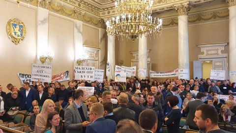 Лозинський закрив комісію з ОТГ після протесту мешканців